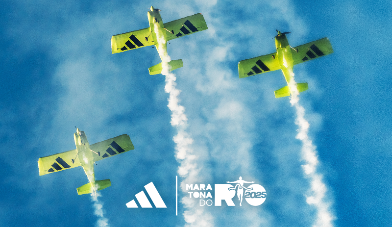 adidas Três listras no céu