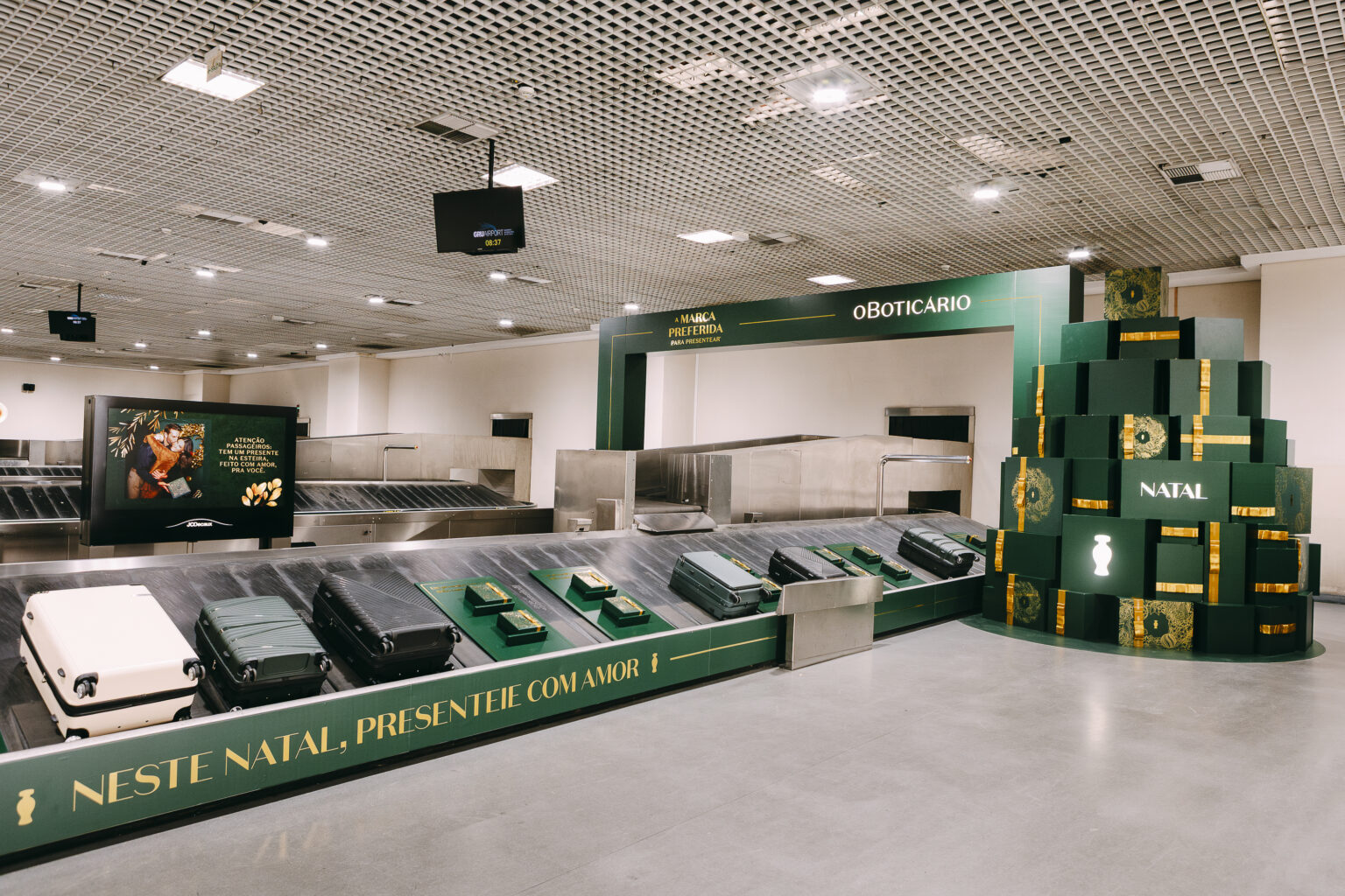 Kits natalinos do Boticário nos aeroportos